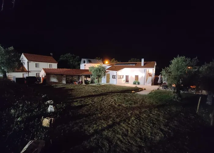 Poco E Meio - Padel & Pool Фермерский дом Santiago da Guarda