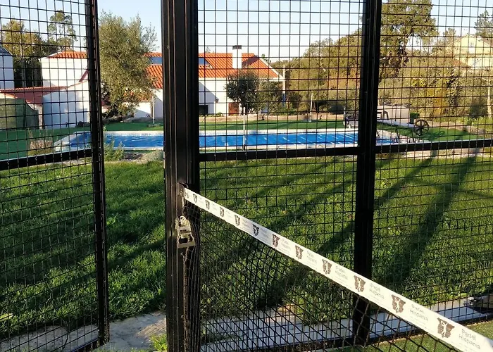 Poco E Meio - Padel & Pool Santiago da Guarda